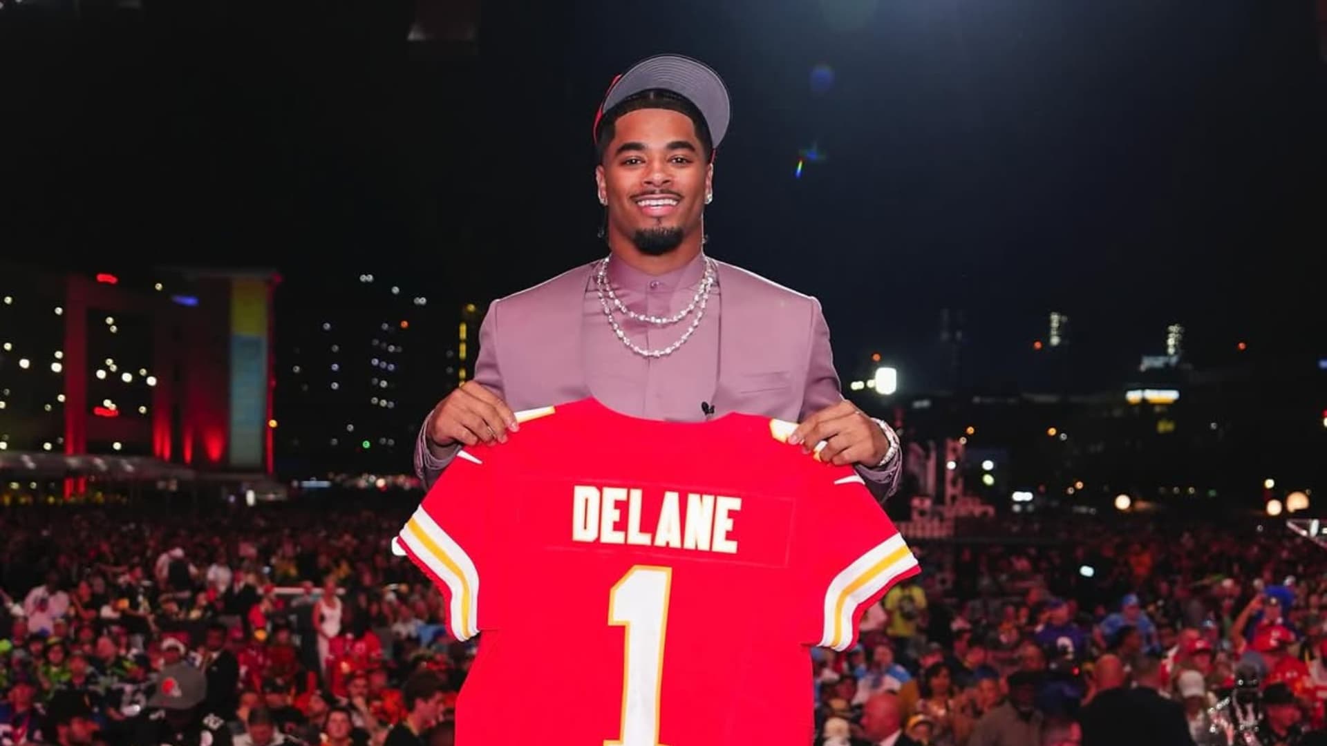 Mansoor Delane Injury Update: Sports Doctors Weighs In on “AC Sprain” Concern After Chiefs Rookie Suffers Massive Blow | College Sports Network
