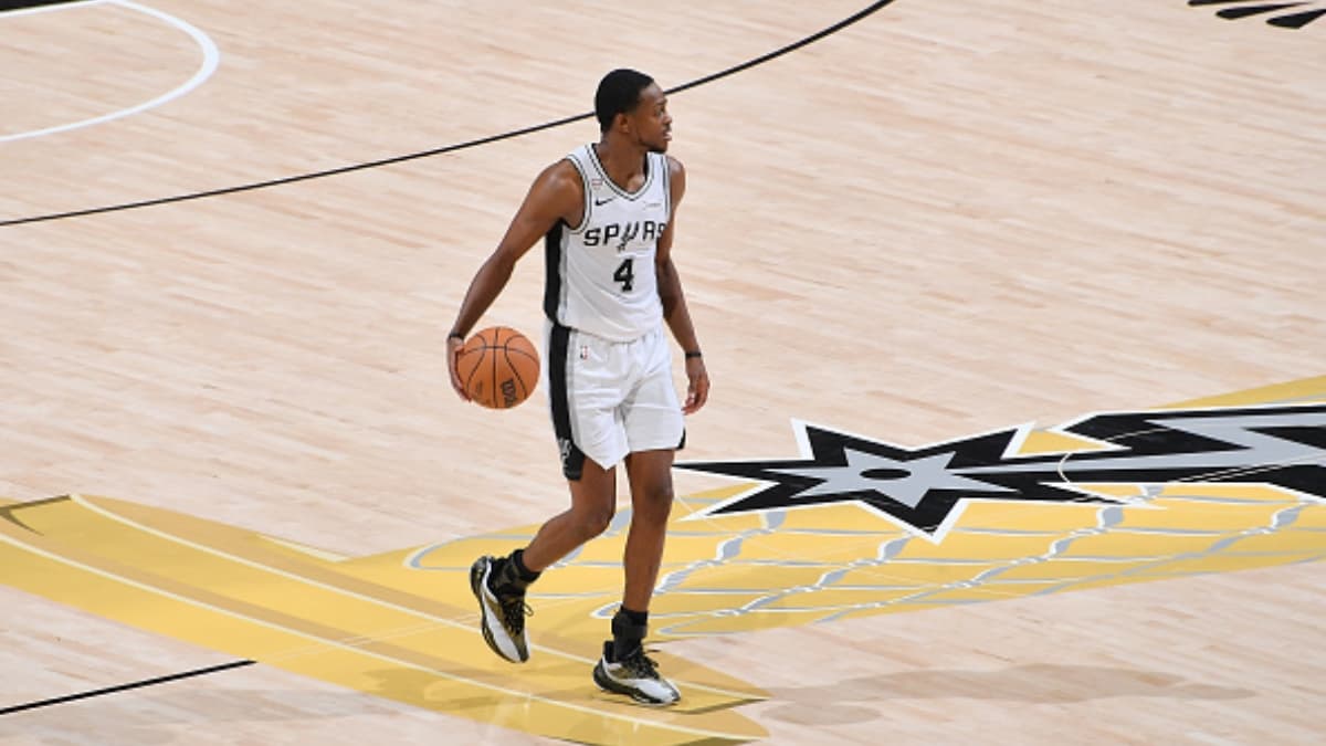 San Antonio Spurs Not Expected To Trade De’Aaron Fox This Offseason