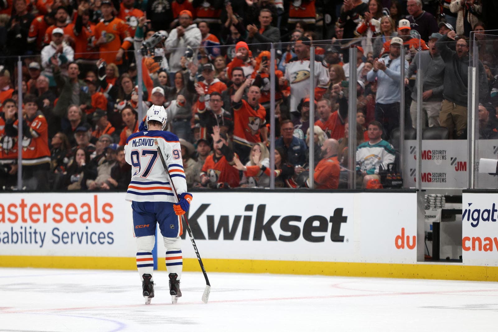 Opinion: The Oilers’ Collapse Raises Real Questions About McDavid’s Future and Kris Knoblauch’s Job