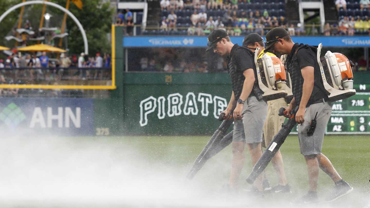 Pirates vs. Reds Starting in Rain Delay