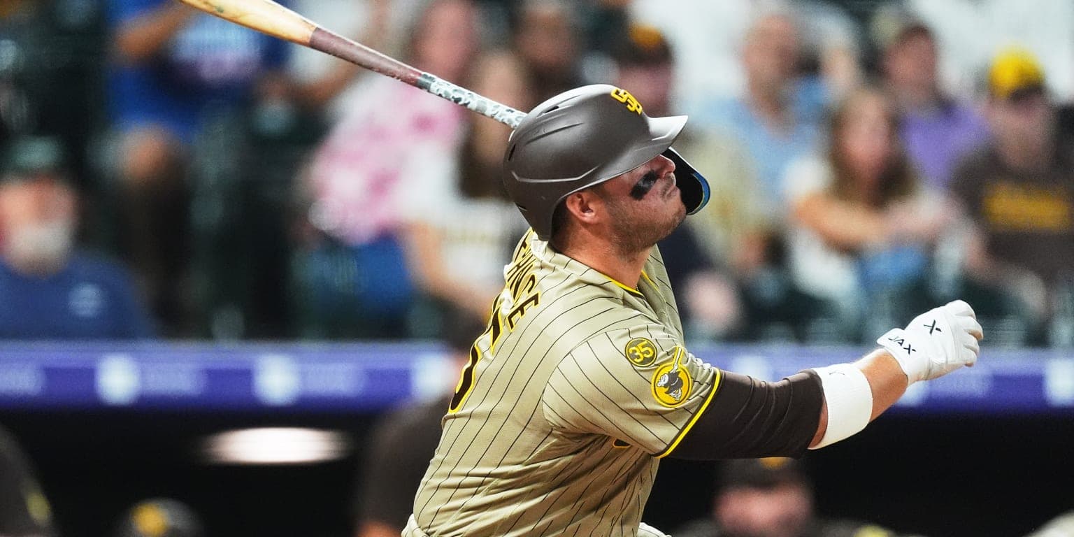 Padres win 8th straight, maintain lead over Arizona in Wild Card chase