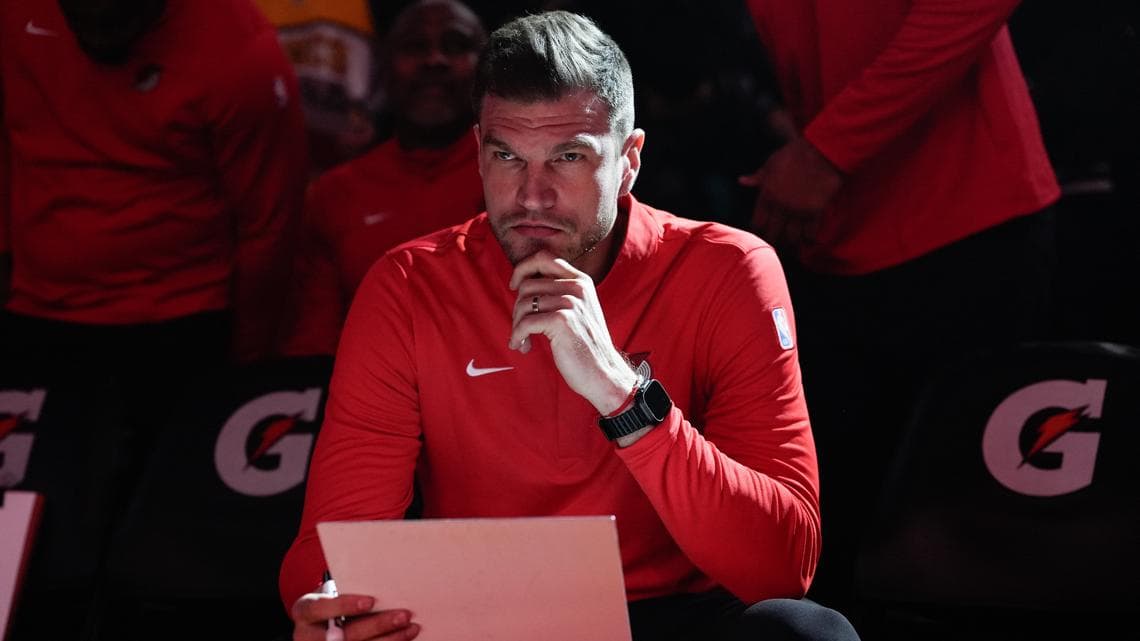 Trail Blazers players go to bat for coach Tiago Splitter at exit interviews | kgw.com
