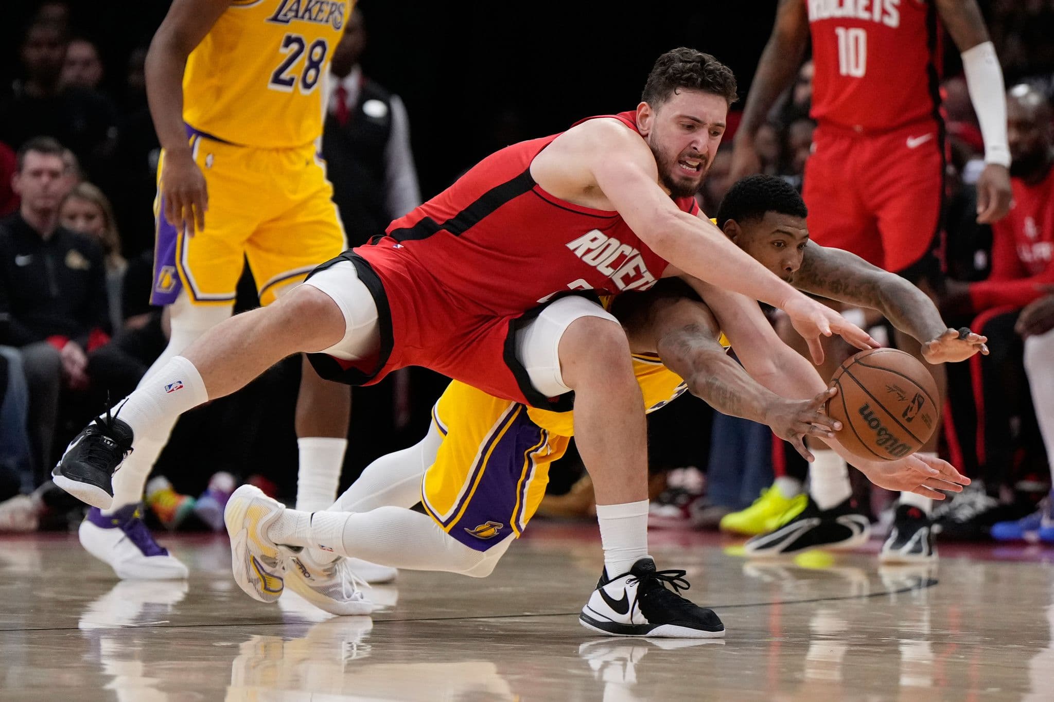 Lakers’ ruthless 27-3 surge buries Rockets 98-78 in Game 6, sets up Thunder series