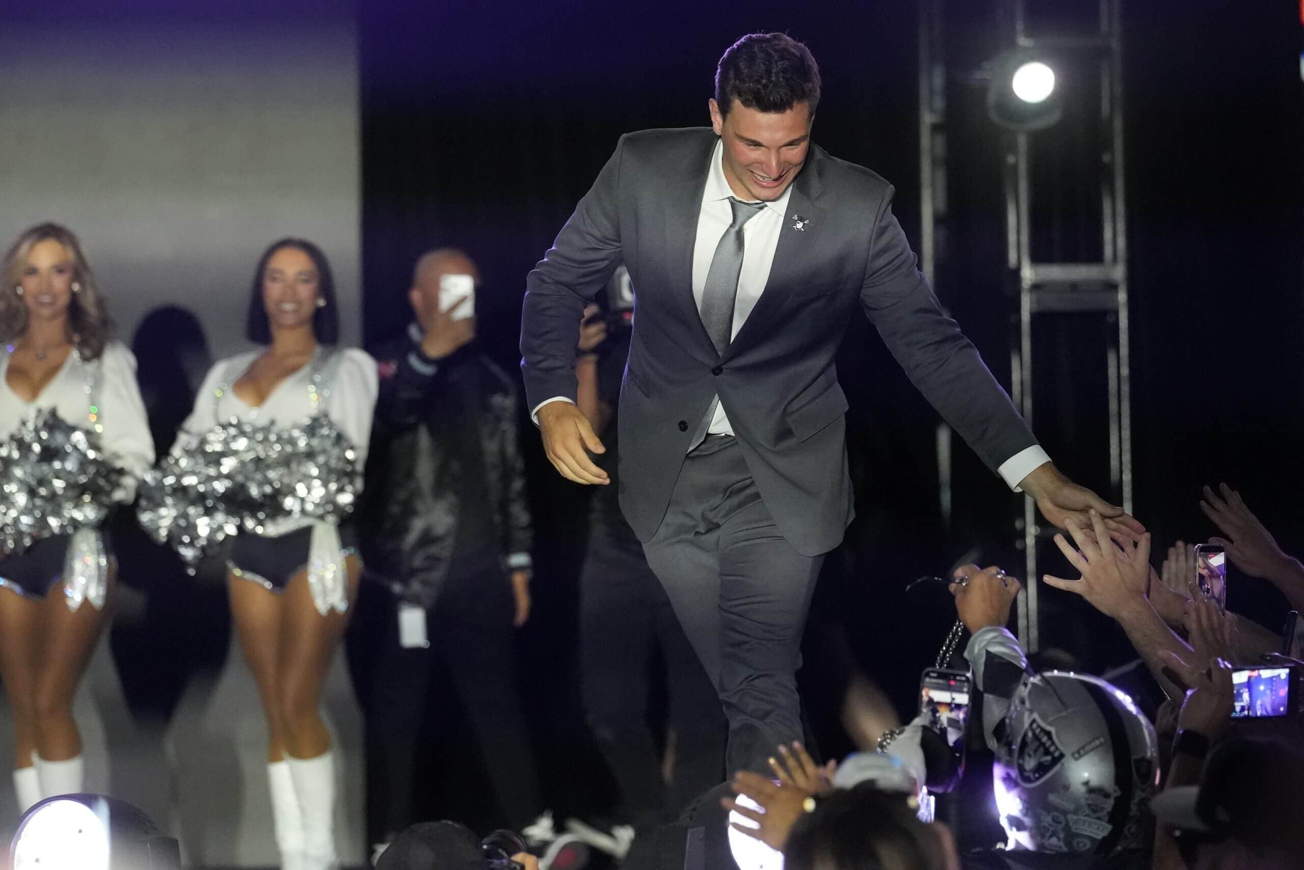 Explaining the NFL's rookie wage scale: How contracts for draft picks are predetermined